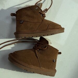 Lamo Chukka Boots Suede Chestnut Kids Size 6C